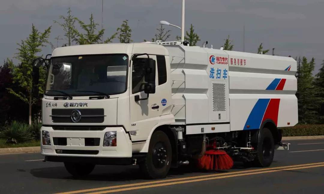 程力批量環(huán)衛(wèi)車助力“2018世界華人尋根節(jié)“環(huán)衛(wèi)清潔，為中國專汽之都增添榮耀受到社會各界廣泛贊譽