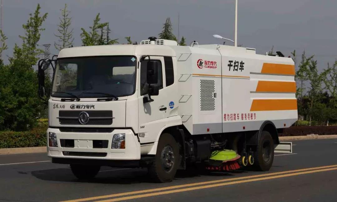 程力批量環(huán)衛(wèi)車助力“2018世界華人尋根節(jié)“環(huán)衛(wèi)清潔，為中國專汽之都增添榮耀受到社會各界廣泛贊譽